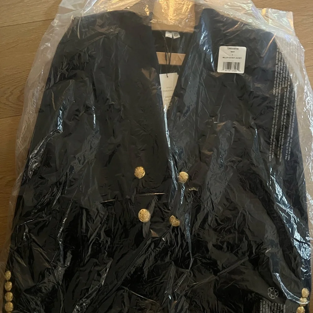 - Veronica Beard Miller veronica beard blazer.
Miller Dickey Jacket - Picture 3 of 3